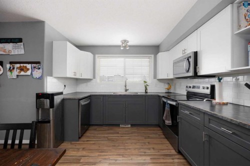 7-220 Swanson Crescent, Fort Mcmurray, AB - Indoor Photo Showing Kitchen