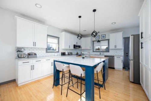 275 Woodward Lane, Fort Mcmurray, AB - Indoor Photo Showing Kitchen With Stainless Steel Kitchen With Upgraded Kitchen