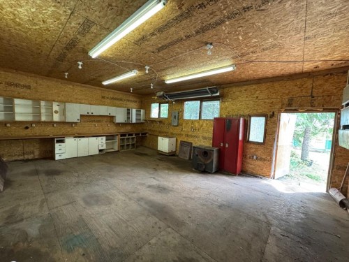 126 Community Lane, Saprae Creek, AB - Indoor Photo Showing Garage