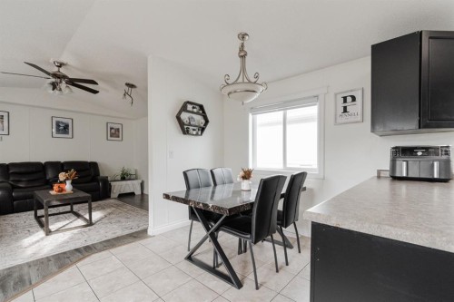 152 Harpe Way, Fort Mcmurray, AB - Indoor Photo Showing Dining Room