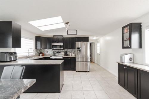 152 Harpe Way, Fort Mcmurray, AB - Indoor Photo Showing Kitchen With Stainless Steel Kitchen With Upgraded Kitchen