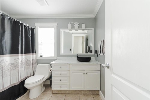 152 Harpe Way, Fort Mcmurray, AB - Indoor Photo Showing Bathroom
