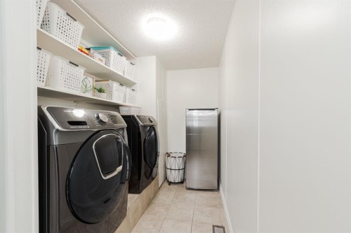152 Harpe Way, Fort Mcmurray, AB - Indoor Photo Showing Laundry Room