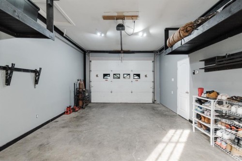 152 Harpe Way, Fort Mcmurray, AB - Indoor Photo Showing Garage