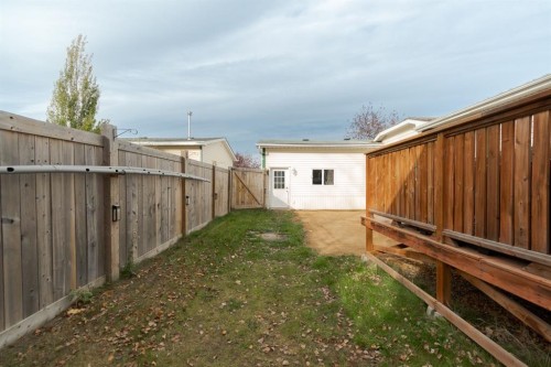 152 Harpe Way, Fort Mcmurray, AB - Outdoor With Exterior