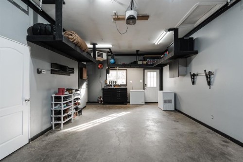 152 Harpe Way, Fort Mcmurray, AB - Indoor Photo Showing Garage