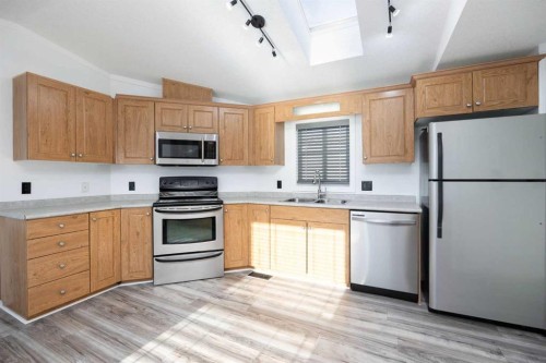 125 Waterhouse Street, Fort Mcmurray, AB - Indoor Photo Showing Kitchen With Double Sink