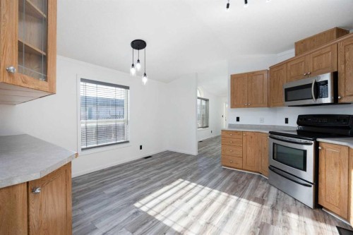 125 Waterhouse Street, Fort Mcmurray, AB - Indoor Photo Showing Kitchen