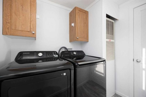 125 Waterhouse Street, Fort Mcmurray, AB - Indoor Photo Showing Laundry Room