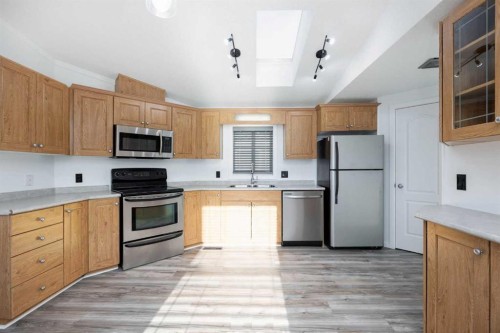 125 Waterhouse Street, Fort Mcmurray, AB - Indoor Photo Showing Kitchen