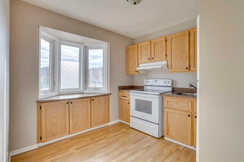 153C Dickins Drive, Fort Mcmurray, AB - Indoor Photo Showing Kitchen