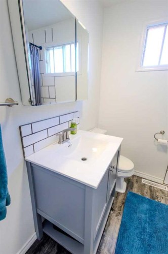 712 3 Avenue Nw, Slave Lake, AB - Indoor Photo Showing Bathroom