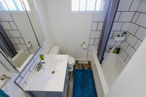 712 3 Avenue Nw, Slave Lake, AB - Indoor Photo Showing Bathroom