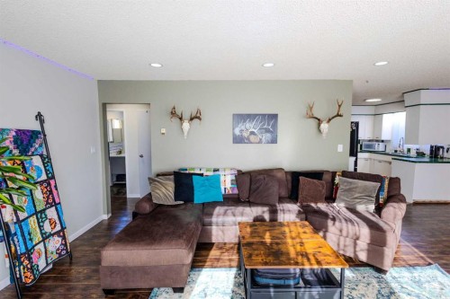712 3 Avenue Nw, Slave Lake, AB - Indoor Photo Showing Living Room