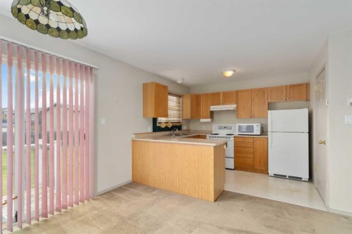 130 Athabasca Place, Fort Mcmurray, AB - Indoor Photo Showing Kitchen