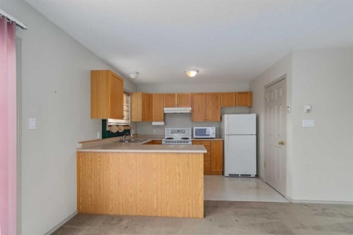 130 Athabasca Place, Fort Mcmurray, AB - Indoor Photo Showing Kitchen