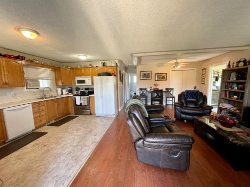 182 15249 Twp 665A Range Road, Lac La Biche, AB - Indoor Photo Showing Kitchen