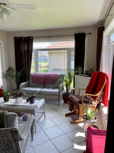 182 15249 Twp 665A Range Road, Lac La Biche, AB - Indoor Photo Showing Living Room