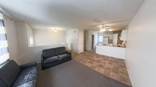 279 Mustang Road, Fort Mcmurray, AB - Indoor Photo Showing Living Room