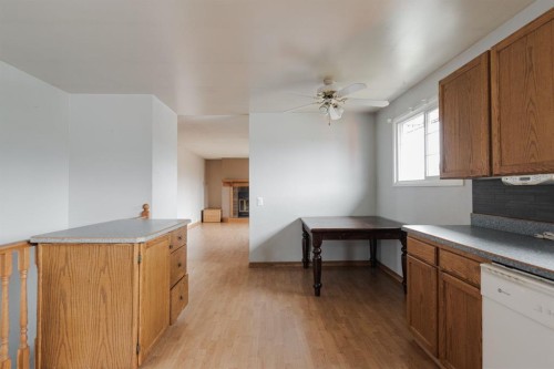 114 Highfield Street, Fort Mcmurray, AB - Indoor Photo Showing Kitchen
