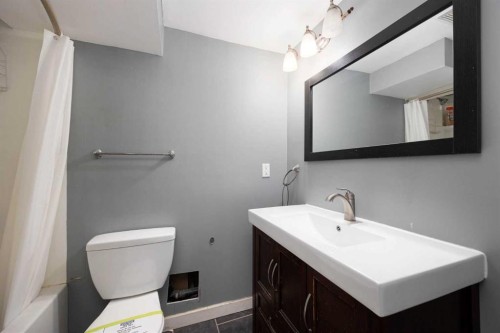 238 Windsor Drive, Fort Mcmurray, AB - Indoor Photo Showing Bathroom