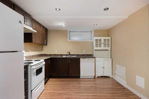 238 Windsor Drive, Fort Mcmurray, AB - Indoor Photo Showing Kitchen With Double Sink