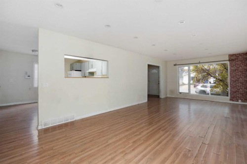238 Windsor Drive, Fort Mcmurray, AB - Indoor Photo Showing Living Room