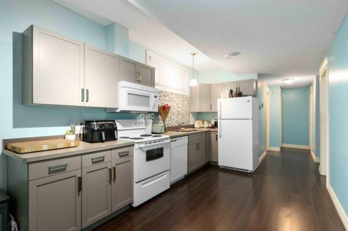 104 Collicott Drive, Fort Mcmurray, AB - Indoor Photo Showing Kitchen