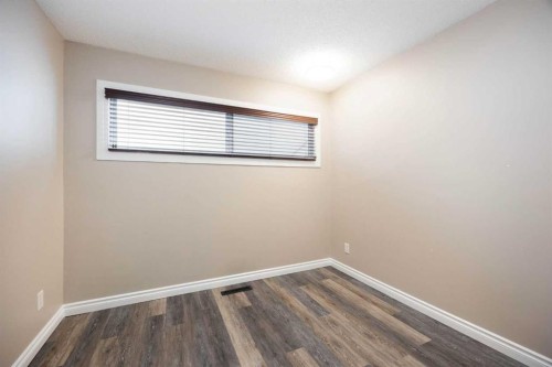20 Clark Crescent, Fort Mcmurray, AB - Indoor Photo Showing Other Room