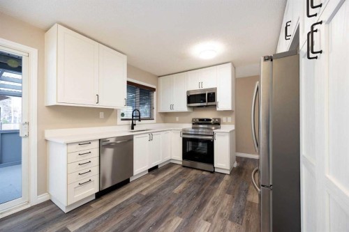 20 Clark Crescent, Fort Mcmurray, AB - Indoor Photo Showing Kitchen With Stainless Steel Kitchen With Upgraded Kitchen