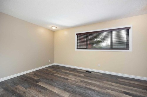 20 Clark Crescent, Fort Mcmurray, AB - Indoor Photo Showing Other Room