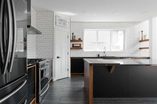 137 Pearson Drive, Fort Mcmurray, AB - Indoor Photo Showing Kitchen With Upgraded Kitchen