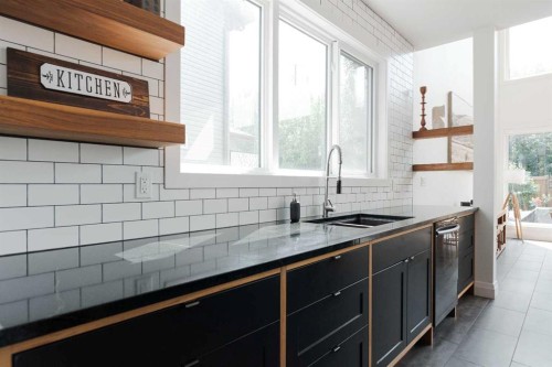 137 Pearson Drive, Fort Mcmurray, AB - Indoor Photo Showing Kitchen With Upgraded Kitchen