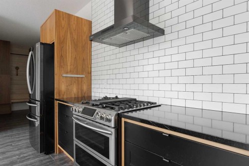 137 Pearson Drive, Fort Mcmurray, AB - Indoor Photo Showing Kitchen With Upgraded Kitchen