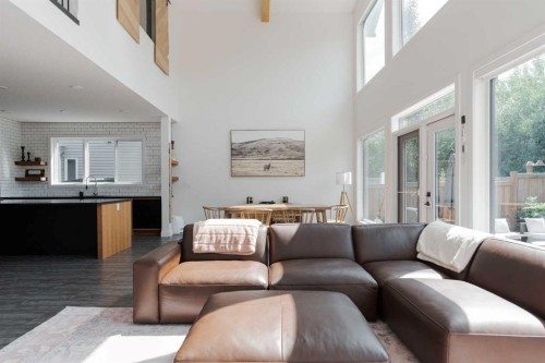 137 Pearson Drive, Fort Mcmurray, AB - Indoor Photo Showing Living Room