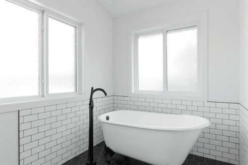 137 Pearson Drive, Fort Mcmurray, AB - Indoor Photo Showing Bathroom