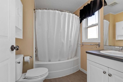 200 Harpe Way, Fort Mcmurray, AB - Indoor Photo Showing Bathroom