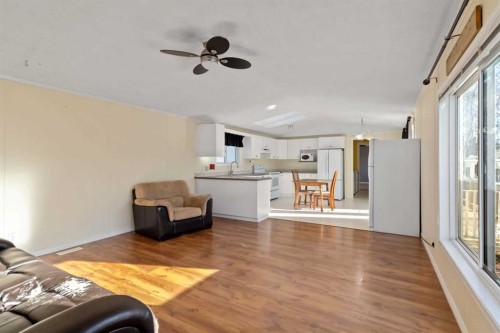 200 Harpe Way, Fort Mcmurray, AB - Indoor Photo Showing Living Room