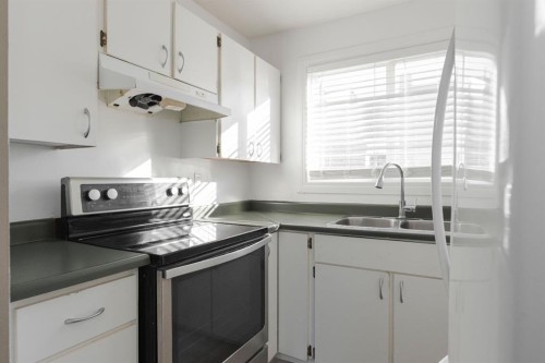 816-600 Signal Road, Fort Mcmurray, AB - Indoor Photo Showing Kitchen