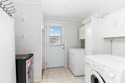 305 Ash Way, Fort Mcmurray, AB - Indoor Photo Showing Laundry Room