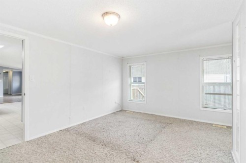 305 Ash Way, Fort Mcmurray, AB - Indoor Photo Showing Other Room