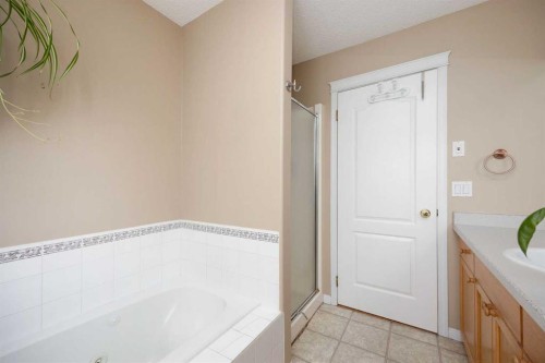 157 Archibald Close, Fort Mcmurray, AB - Indoor Photo Showing Bathroom