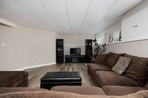 157 Archibald Close, Fort Mcmurray, AB - Indoor Photo Showing Living Room