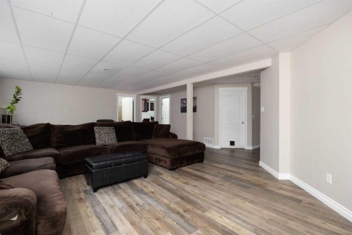 157 Archibald Close, Fort Mcmurray, AB - Indoor Photo Showing Living Room