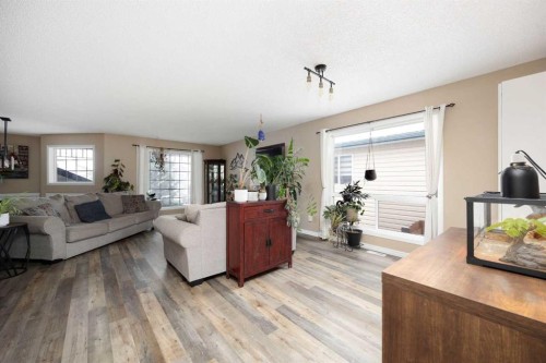 157 Archibald Close, Fort Mcmurray, AB - Indoor Photo Showing Living Room