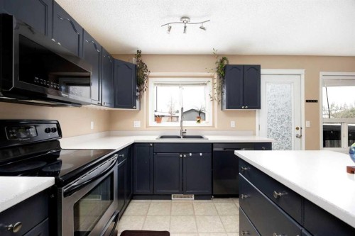 157 Archibald Close, Fort Mcmurray, AB - Indoor Photo Showing Kitchen With Double Sink