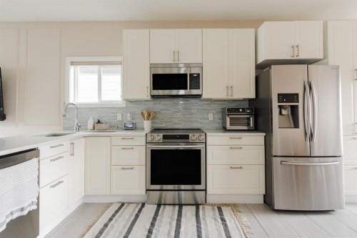 7104 Hughes Avenue, Fort Mcmurray, AB - Indoor Photo Showing Kitchen With Stainless Steel Kitchen With Upgraded Kitchen