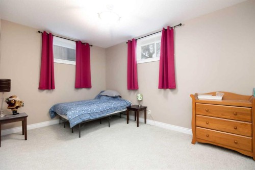 249 Walnut Crescent, Fort Mcmurray, AB - Indoor Photo Showing Bedroom