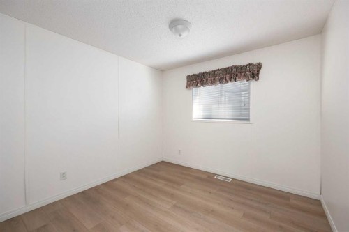 465 Harpe Way, Fort Mcmurray, AB - Indoor Photo Showing Other Room