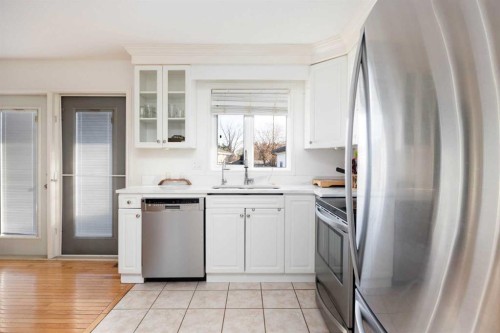 105 Farrell Cove, Fort Mcmurray, AB - Indoor Photo Showing Kitchen
